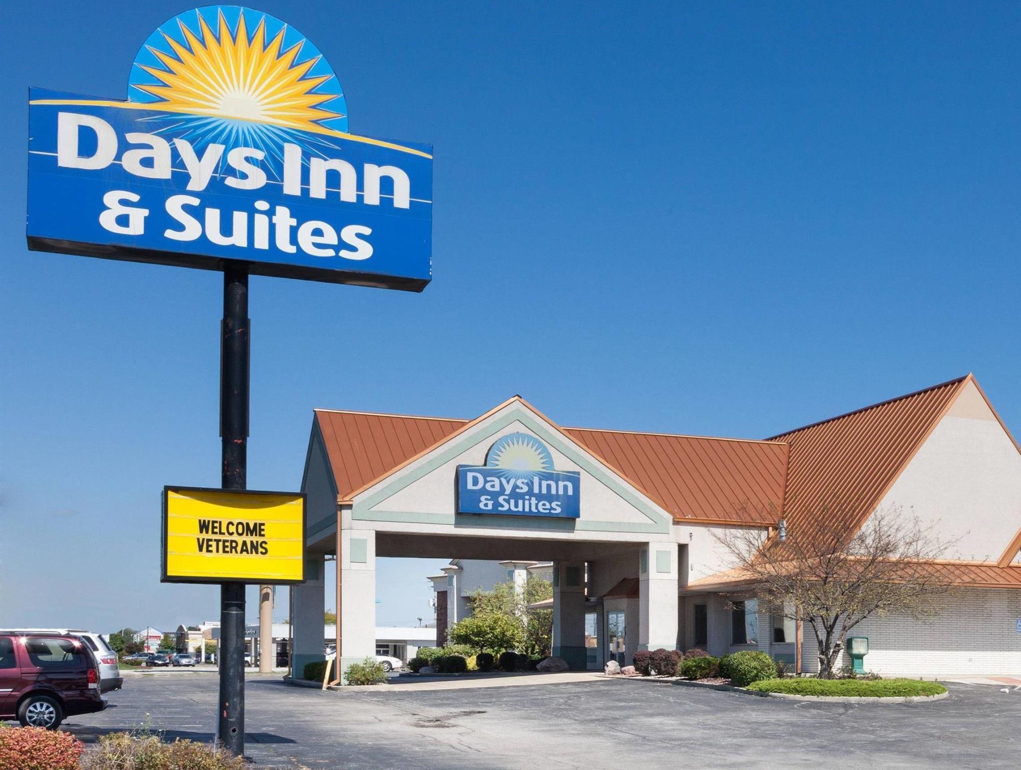 Days Inn & Suites By Wyndham Kokomo Bagian luar foto