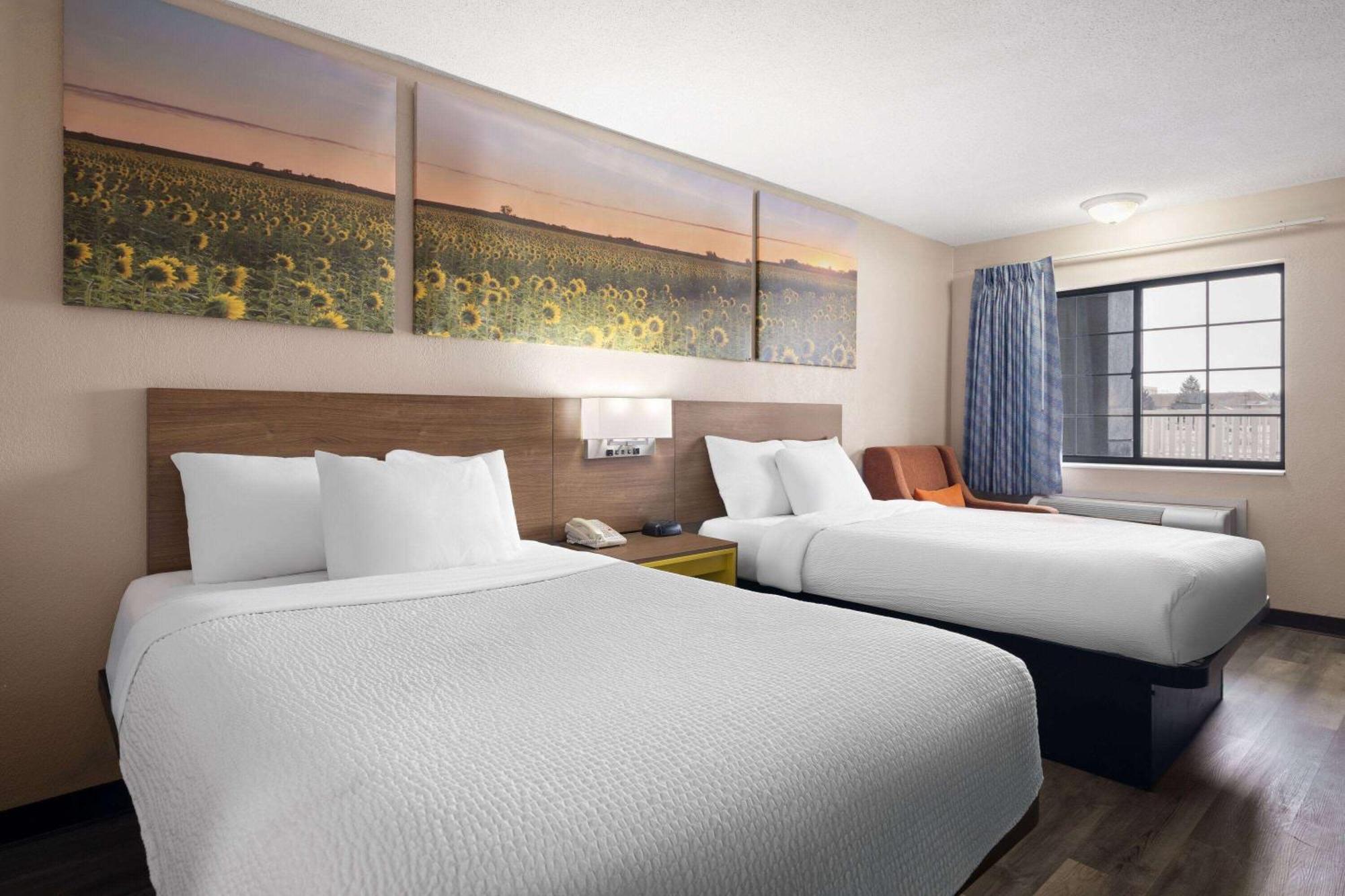 Days Inn & Suites By Wyndham Kokomo Bagian luar foto
