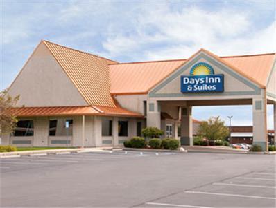 Days Inn & Suites By Wyndham Kokomo Bagian luar foto